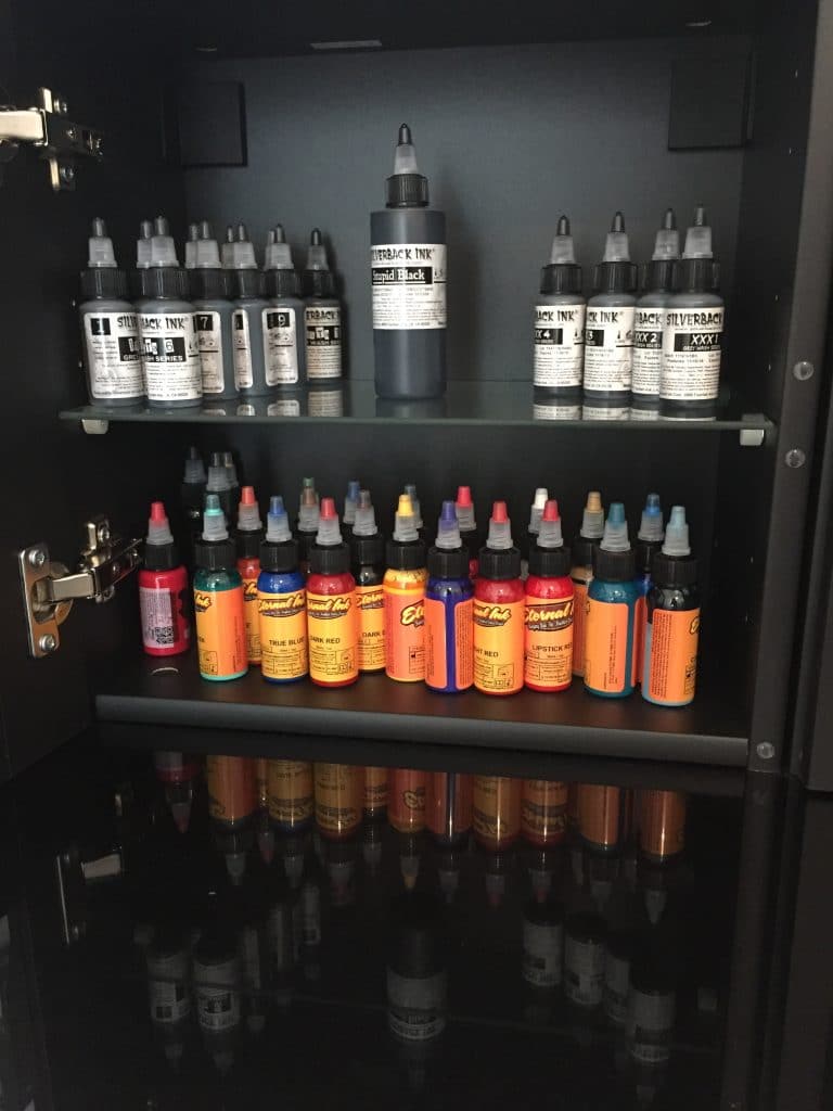 Les Inks black or colors du studio Pink Pain Tatttoo aux Chartrons